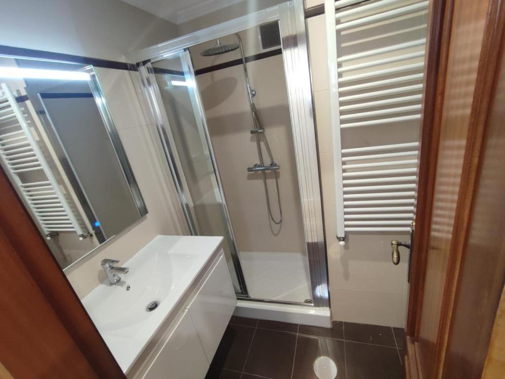 Apartamentos Demar Luis Casais O Grove Rum bild