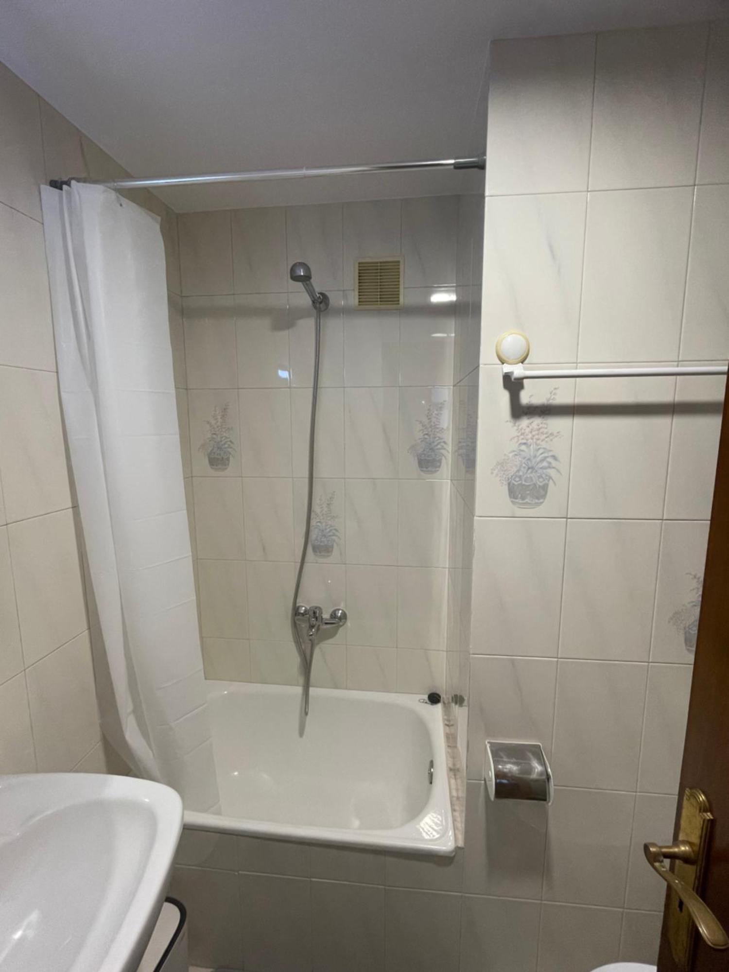 Apartamentos Demar Luis Casais O Grove Rum bild