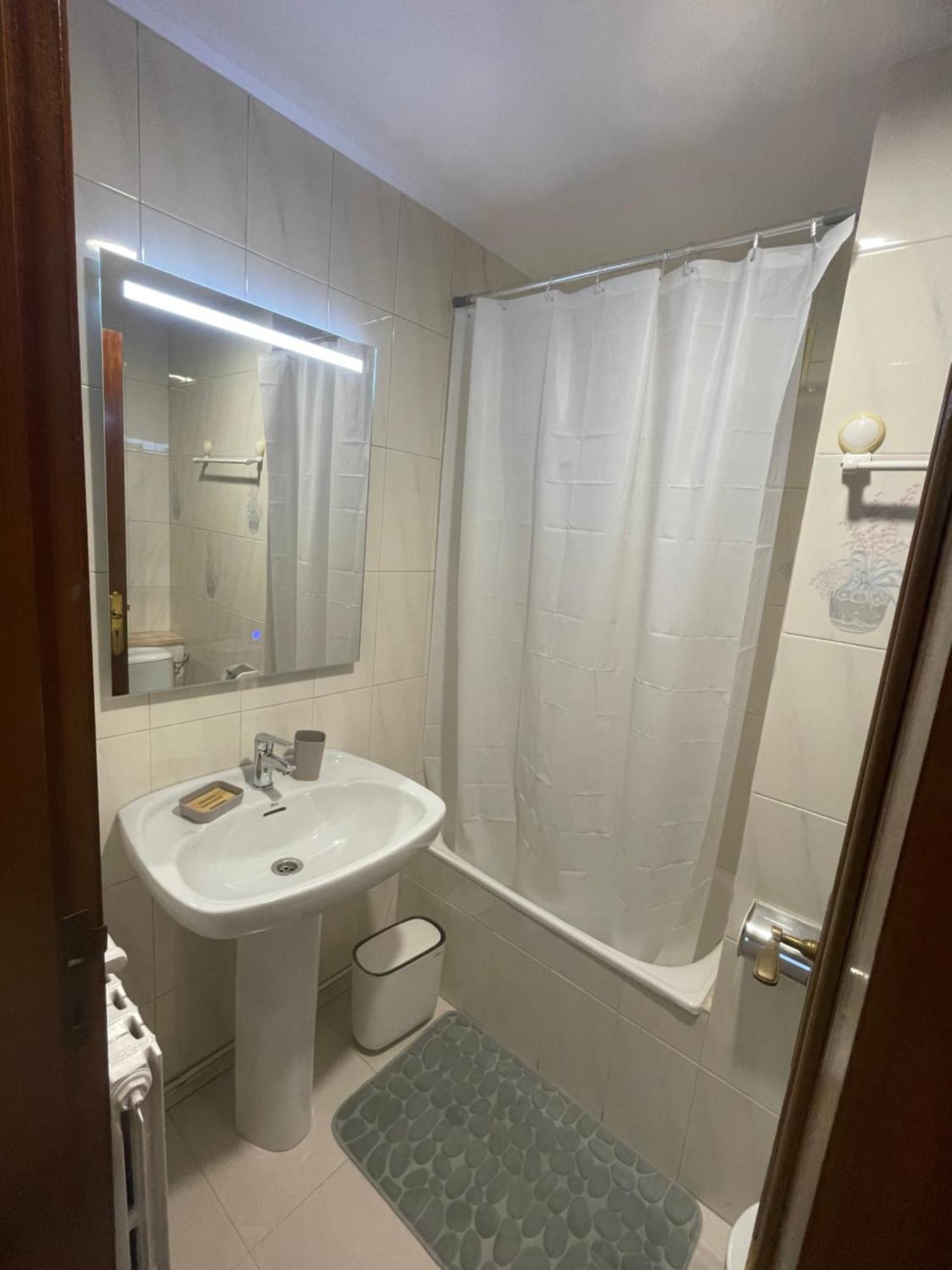 Apartamentos Demar Luis Casais O Grove Rum bild