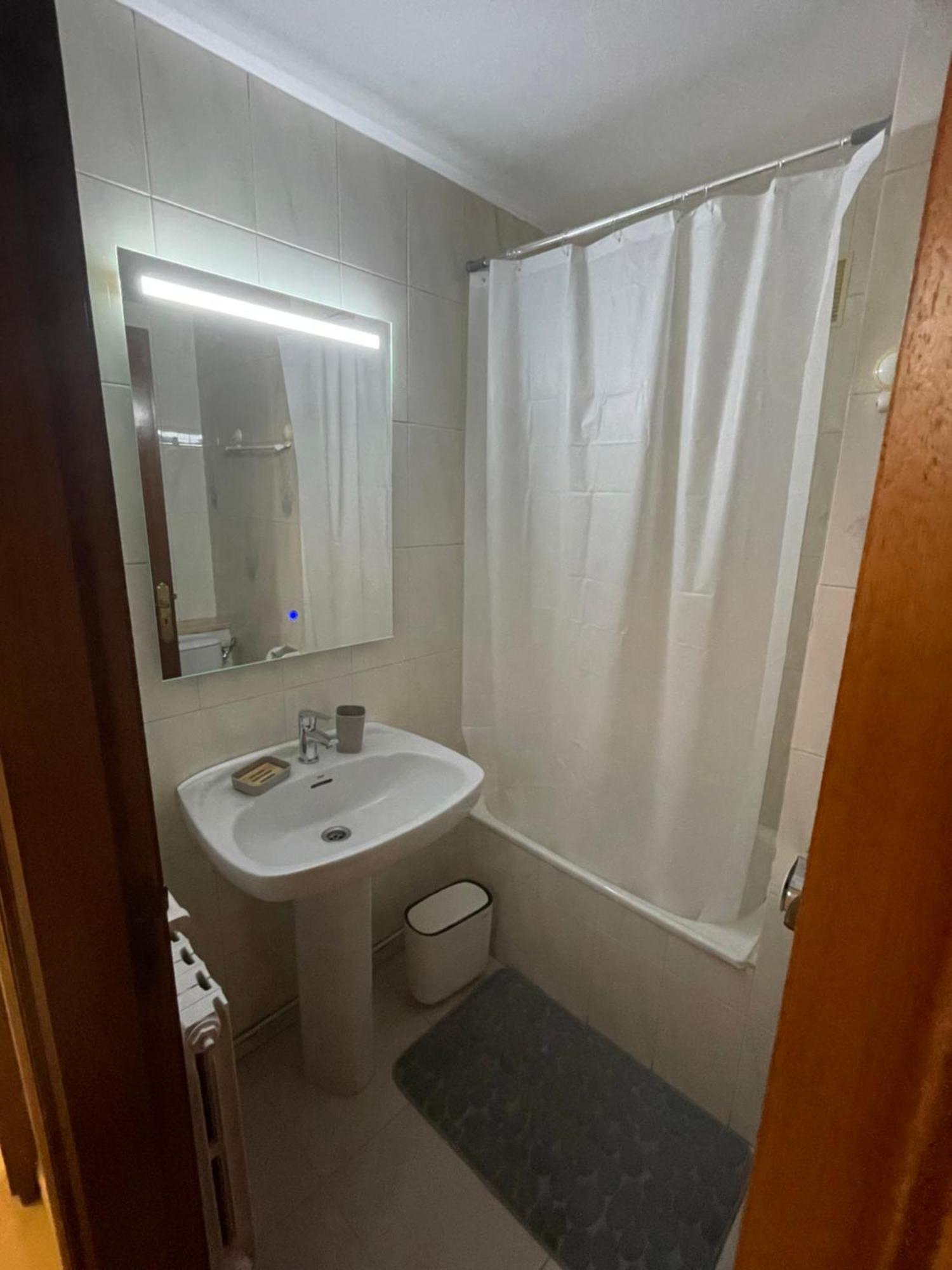 Apartamentos Demar Luis Casais O Grove Rum bild