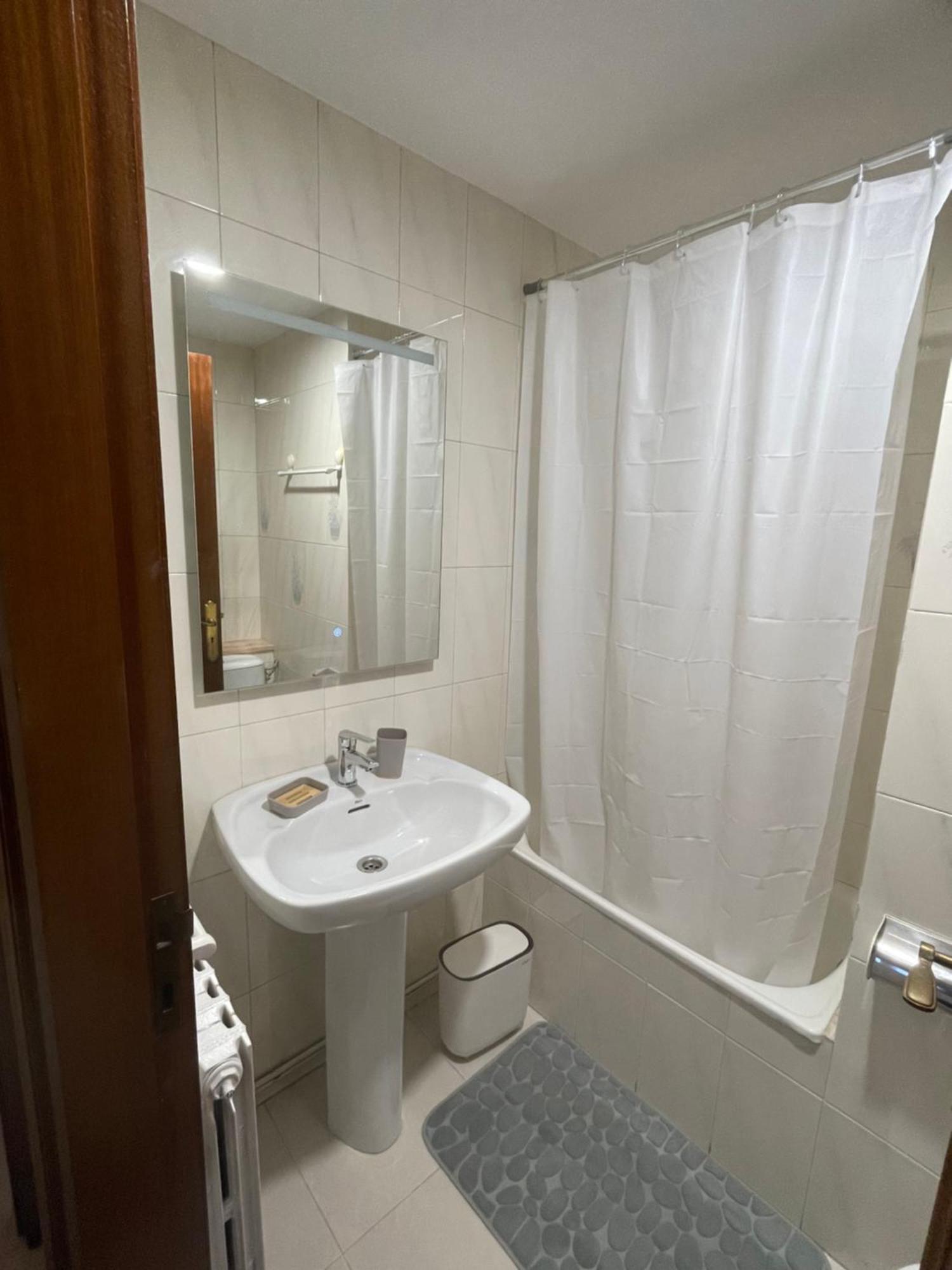 Apartamentos Demar Luis Casais O Grove Rum bild
